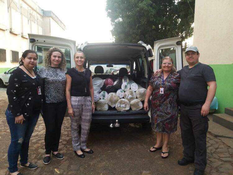 Presas da Penitenciária Feminina de Foz do Iguaçu vão produzir os próprios lençóis e toalhas de banho