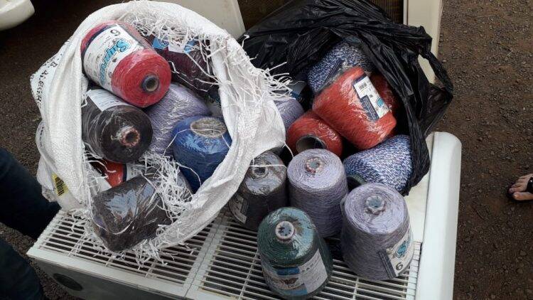 Presas da Penitenciária Feminina de Foz do Iguaçu vão produzir os próprios lençóis e toalhas de banho