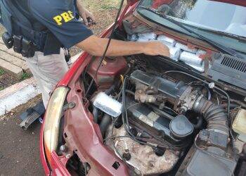 PRF encontra mercadorias escondidas em automóvel