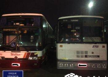 Dois ônibus são retidos em Santa Terezinha de Itaipu