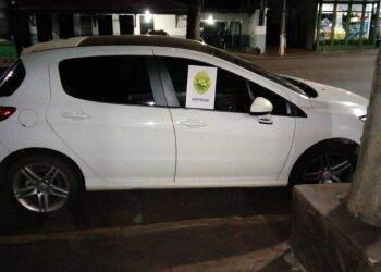 BPFron recupera carro furtado na cidade de Foz do Iguaçu