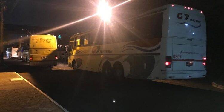 Receita Federal apreende comboio de ônibus na BR 277