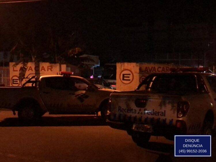 Dois ônibus carregados de mercadoria foram retidos em operação conjunta