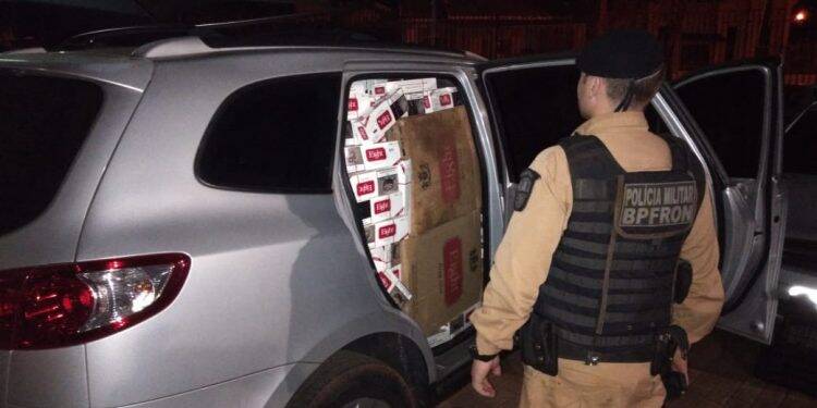 BPFRON Tira de circulação dois veículos carregados com cigarros Paraguaio.