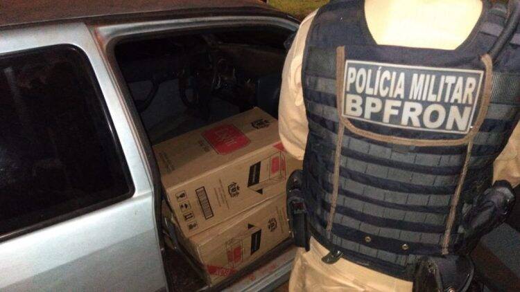BPFRON Tira de circulação dois veículos carregados com cigarros Paraguaio.