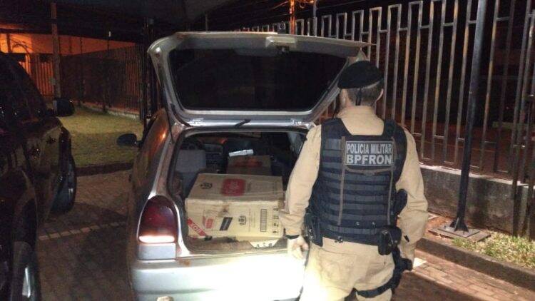 BPFRON Tira de circulação dois veículos carregados com cigarros Paraguaio.