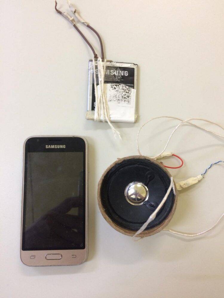 Presos criam carregador de celular com placa de televisão