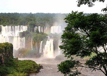 Quase 100% dos turistas aprovam hospitalidade do Paraná