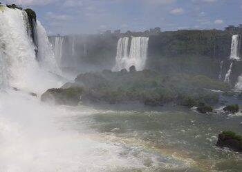 Falta de chuva diminuiu vazão das Cataratas do Iguaçu pela metade