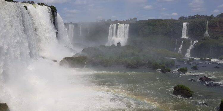 Falta de chuva diminuiu vazão das Cataratas do Iguaçu pela metade