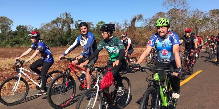 Passeio ciclístico reúne mais de 500 pessoas em Foz do Iguaçu