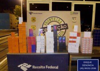 Veículo é apreendido com R$ 147 mil em celulares na Ponte da Amizade