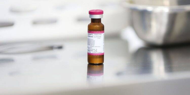 Opas negocia entrega de doses extras de tríplice viral ao Brasil