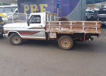 Jovem é preso na Ponte da Amizade com caminhonete F1000 furtada