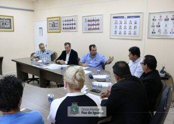 Reunião da Câmara define implantação de novos ônibus no transporte coletivo de Foz