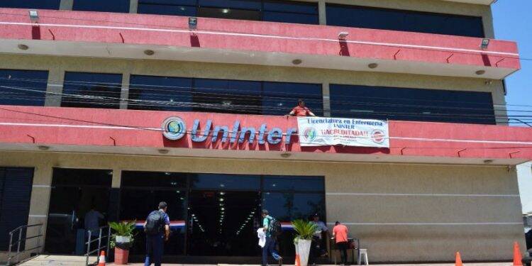 Brasileiro é detido no Paraguai por hackear sistema e modificar notas de alunos de medicina