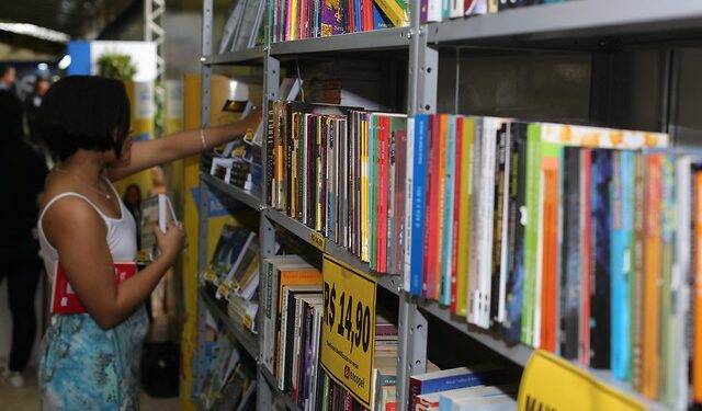 Feira do Livro de Foz do Iguaçu acontece de 18 a 24 de outubro, no Gresfi