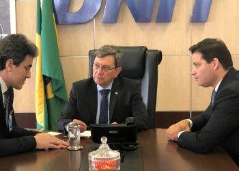 Obras do aeroporto de Foz do Iguaçu e da BR-469 são discutidas em Brasília