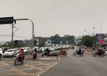Novo protesto de paraguaios bloqueia o trânsito na Ponte da Amizade