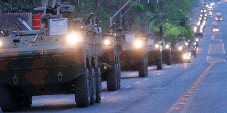 Vejas imagens do treinamento do Exército em Foz, Missal e Itaipulândia