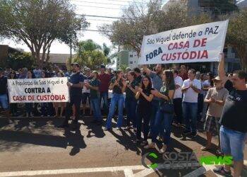 Manifestantes protestam contra instalação da Casa de Custódia em São Miguel do Iguaçu