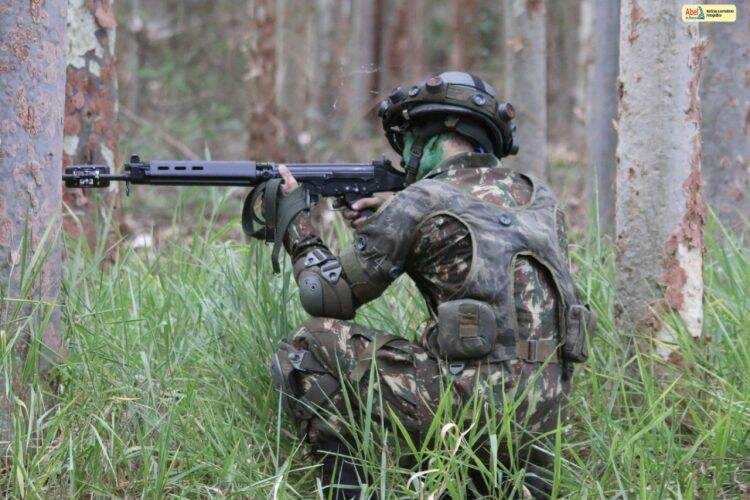 Vejas imagens do treinamento do Exército em Foz, Missal e Itaipulândia