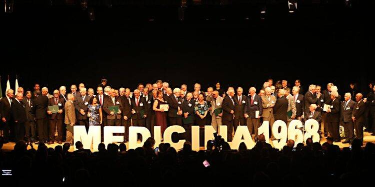 Conselho de Medicina homenageia três médicos de Foz do Iguaçu pelo Jubileu de Ouro