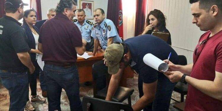 Mais de 20 policiais paraguaios são presos suspeitos de dar proteção a traficante brasileiro