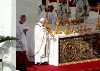 Dez mil brasileiros participam da canonização da Irmã Dulce