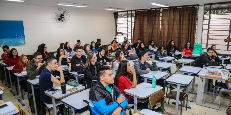 Começa período de matrículas na rede estadual de ensino