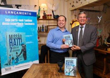 Com casa cheia, lançamento de “Missão Haiti – 7 Lições de Liderança” reúne militares e civis em Foz