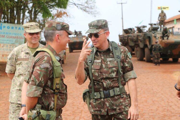 Vejas imagens do treinamento do Exército em Foz, Missal e Itaipulândia