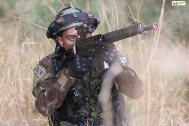 Vejas imagens do treinamento do Exército em Foz, Missal e Itaipulândia