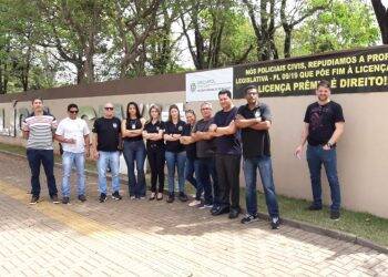 Policiais civis em Foz do Iguaçu protestam contra fim da licença-prêmio