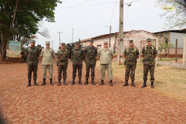Vejas imagens do treinamento do Exército em Foz, Missal e Itaipulândia