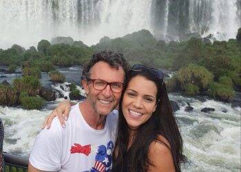 Neto, apresentador e ex-jogador do Corinthians, conhece as Cataratas e se surpreende