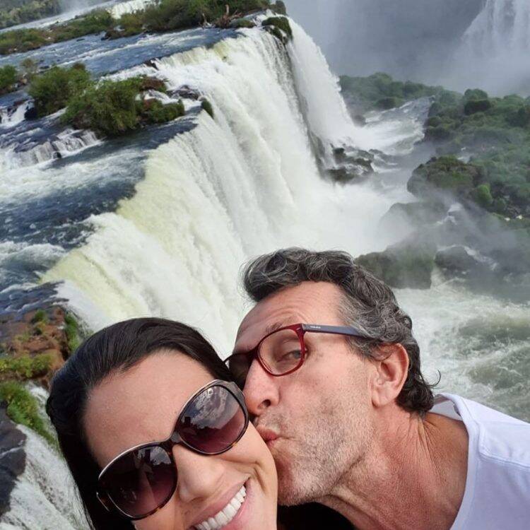 Neto, apresentador e ex-jogador do Corinthians, conhece as Cataratas e se surpreende