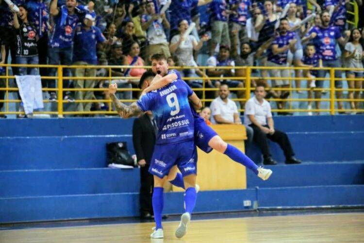 Foz Cataratas goleia o Campo Mourão