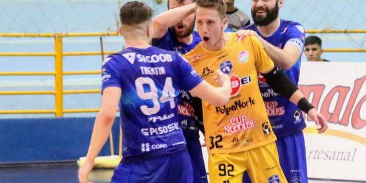 Foz Cataratas goleia o Campo Mourão