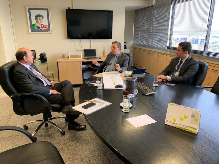 Em Brasília, diretor de Itaipu trata de obras do aeroporto e das novas pontes entre Brasil e Paraguai