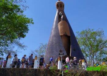 Cerca de 50 mil fiéis passam pela imagem de Nossa Senhora Aparecida em Itaipulândia hoje