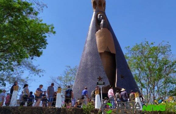 Cerca de 50 mil fiéis passam pela imagem de Nossa Senhora Aparecida em Itaipulândia hoje
