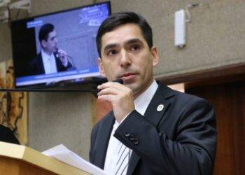 Márcio Rosa pede afastamento de Nilton Bobato da Secretaria da Saúde