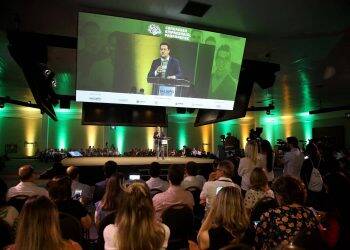 Estratégia para aumentar o crescimento é consolidar ambiente favorável, disse Ratinho Júnior em Foz