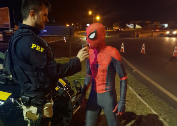 Homem-aranha passa no teste do bafômetro