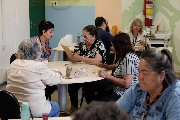 Idosos participam de oficina sobre Robótica no PTI