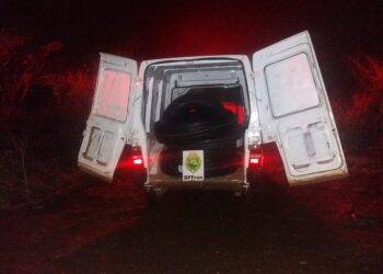 Homem é detido com pneus contrabandeados