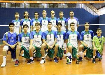 Foz do Iguaçu Voleibol feminino vence e elimina Curitiba no tie-break –  Rádio Cultura Foz – AM 820