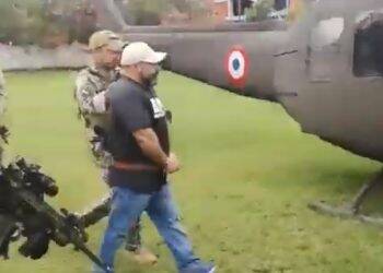 Suspeito de fornecer armas e drogas para facções é expulso do Paraguai e entregue à PF, em Foz