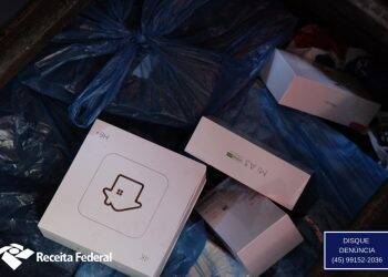 Grande quantidade de eletrônicos ocultos são encontrados durante deslacração de ônibus apreendido